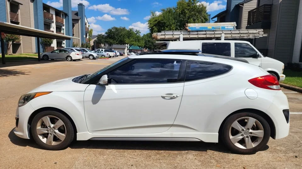2016 Hyundai Veloster - Image 2 of 10