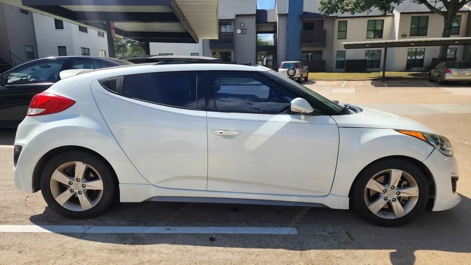 2016 Hyundai Veloster - Image 5 of 10