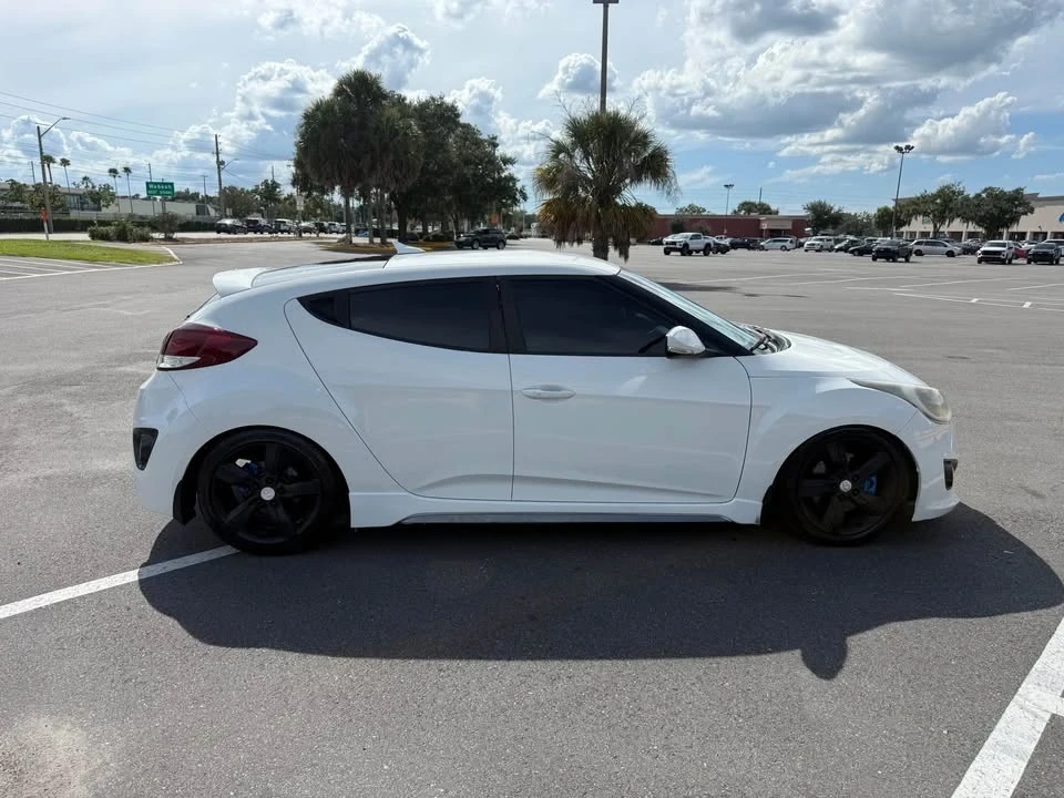 2016 Hyundai Veloster - Image 9 of 10