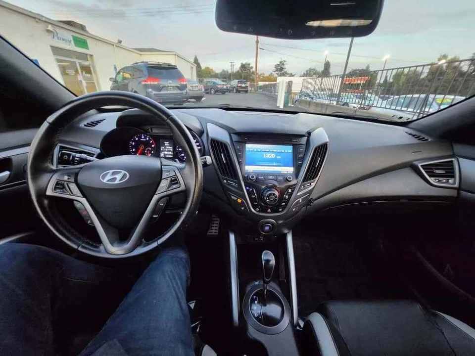 2016 Hyundai Veloster - Image 11 of 15
