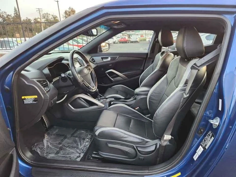 2016 Hyundai Veloster - Image 8 of 15