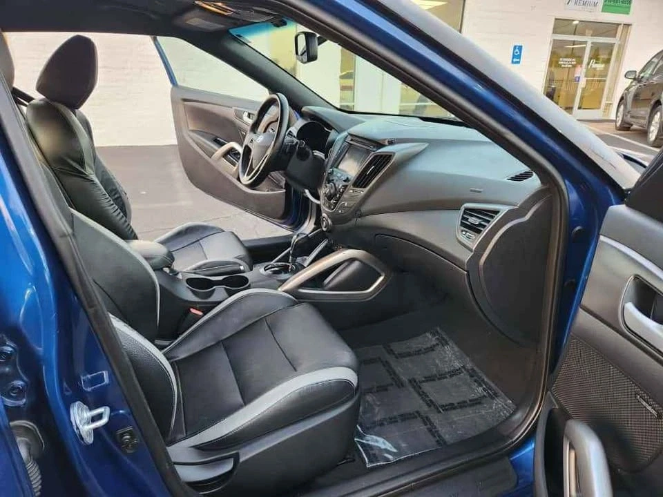 2016 Hyundai Veloster - Image 10 of 15