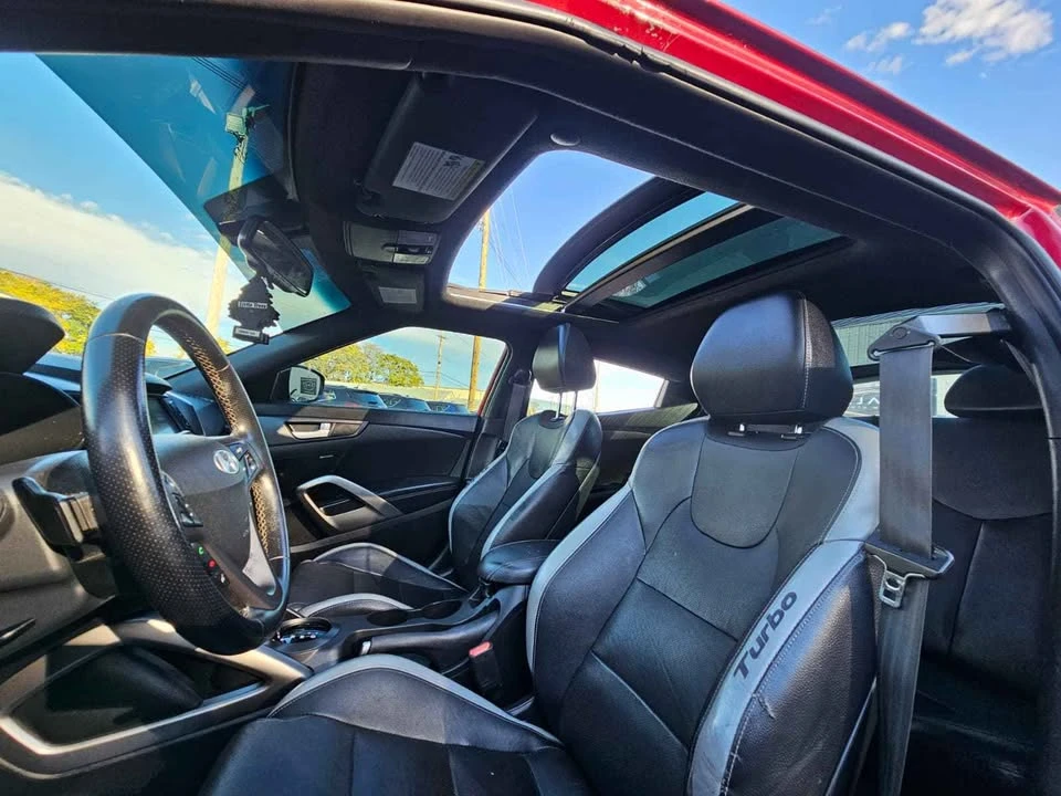 2016 Hyundai Veloster - Image 10 of 20