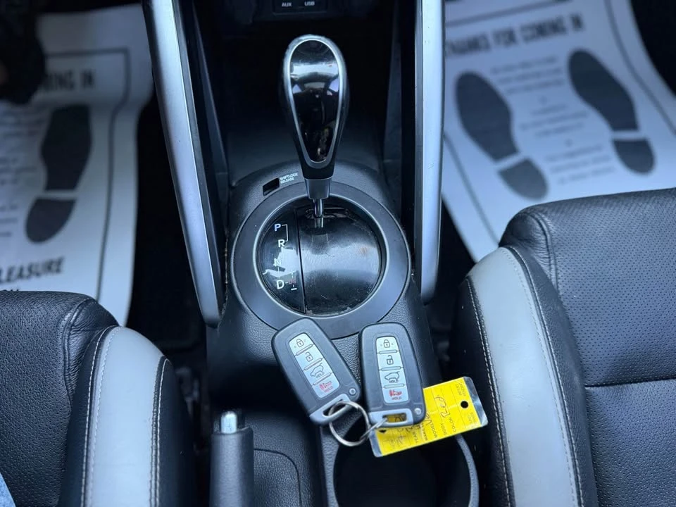 2016 Hyundai Veloster - Image 18 of 20