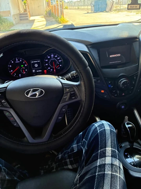 2016 Hyundai Veloster - Image 3 of 10