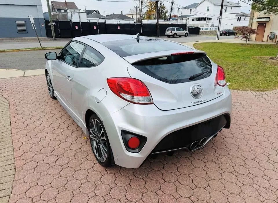 2016 Hyundai Veloster - Image 12 of 13