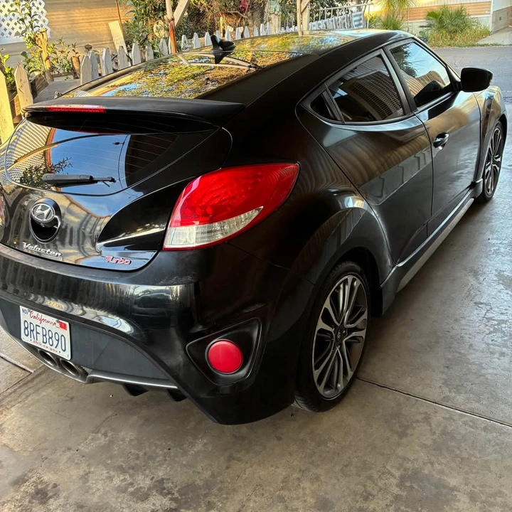 2016 Hyundai Veloster - Image 2 of 10