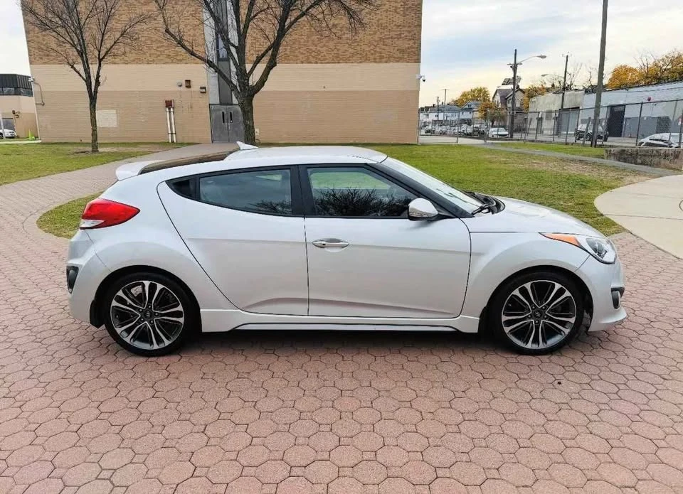 2016 Hyundai Veloster - Image 5 of 13