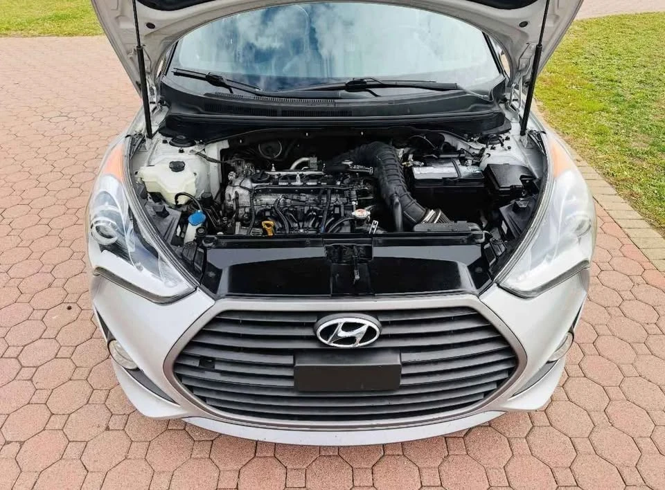 2016 Hyundai Veloster - Image 10 of 13