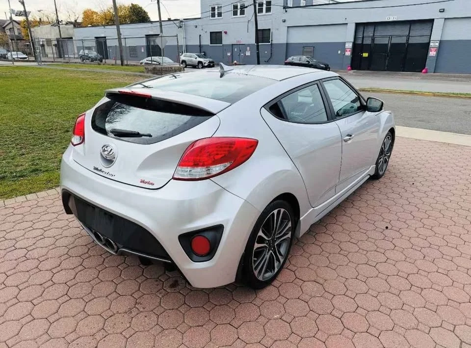 2016 Hyundai Veloster - Image 11 of 13
