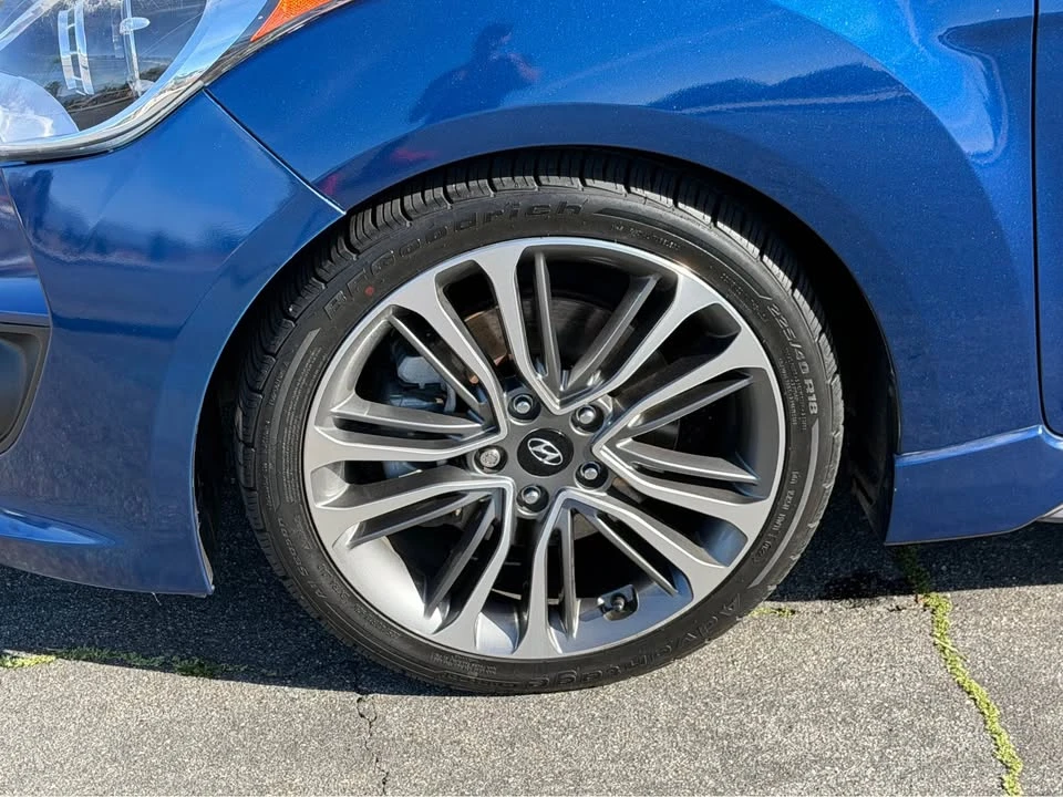 2016 Hyundai Veloster - Image 9 of 16