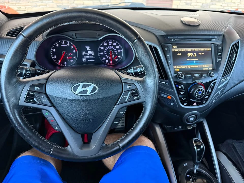 2016 Hyundai Veloster - Image 10 of 16