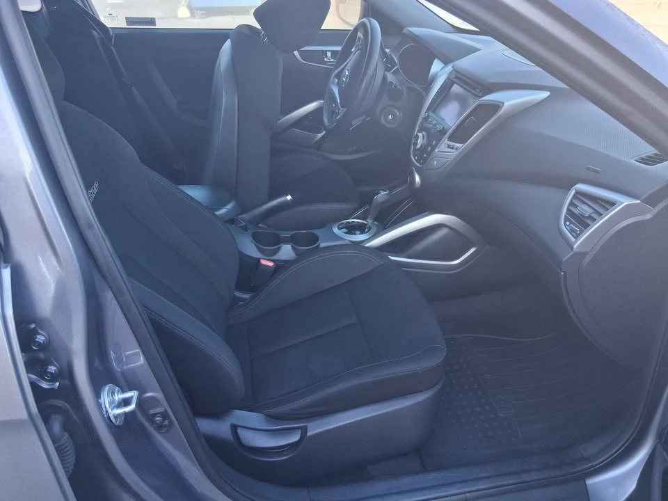 2016 Hyundai Veloster - Image 12 of 13