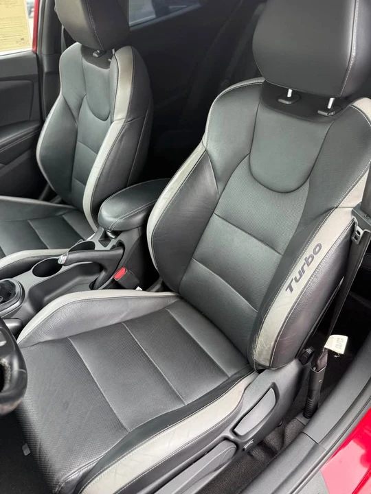2016 Hyundai Veloster - Image 13 of 17