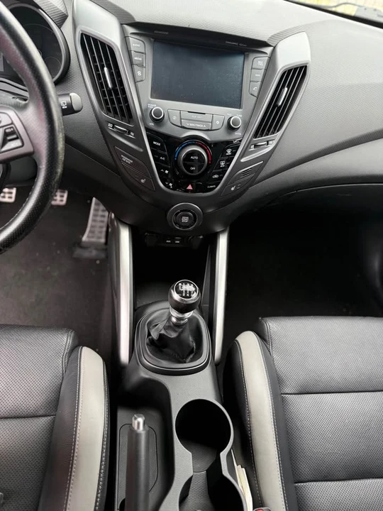 2016 Hyundai Veloster - Image 14 of 17