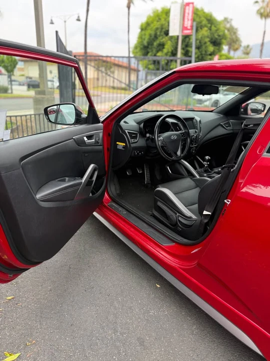 2016 Hyundai Veloster - Image 11 of 17