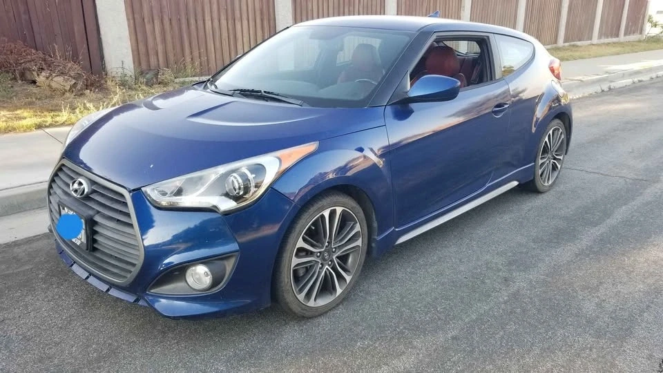 2016 Hyundai Veloster - Image 2 of 9