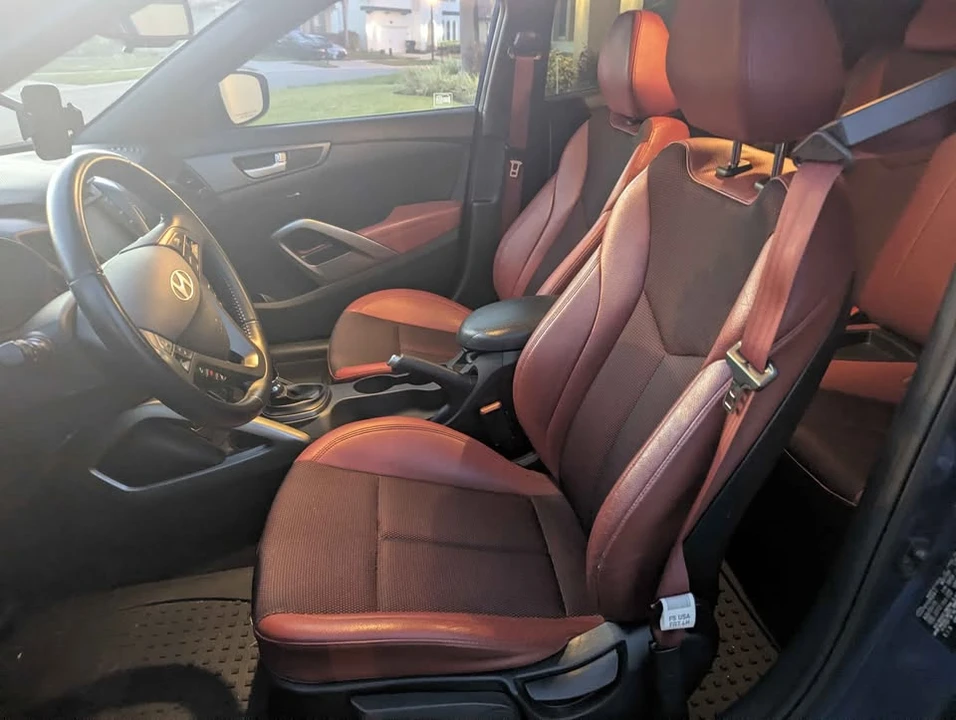 2016 Hyundai Veloster - Image 9 of 17