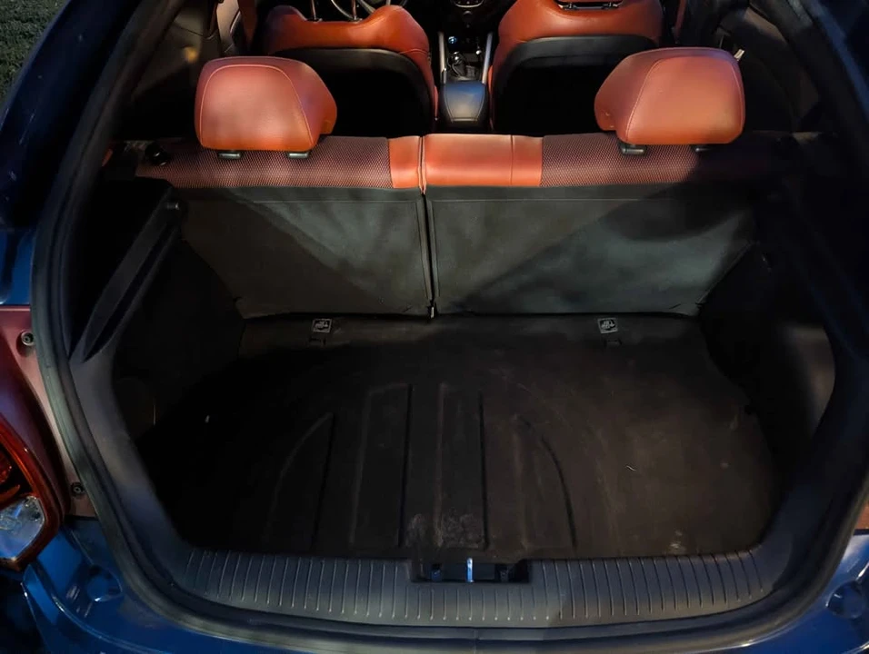 2016 Hyundai Veloster - Image 12 of 17