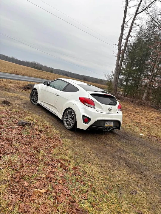 2016 Hyundai Veloster - Image 2 of 20