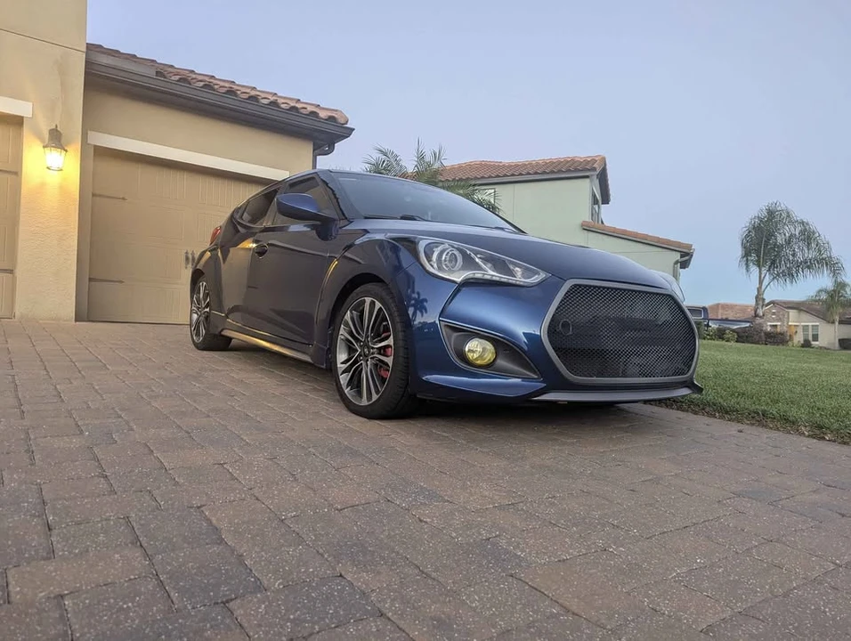 2016 Hyundai Veloster - Image 2 of 17