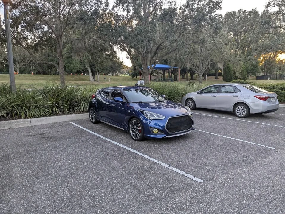 2016 Hyundai Veloster - Image 16 of 17