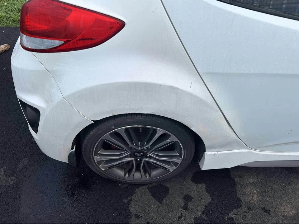 2016 Hyundai Veloster - Image 18 of 20