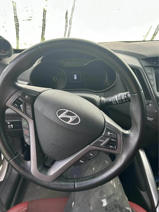 2016 Hyundai Veloster - Image 17 of 20