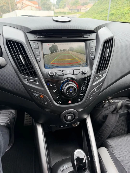 2016 Hyundai Veloster - Image 11 of 17