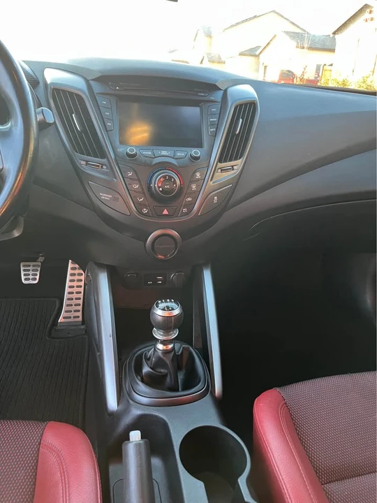 2016 Hyundai Veloster - Image 12 of 13