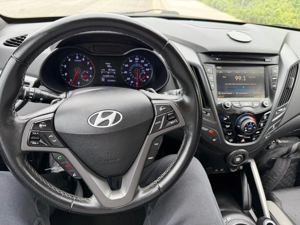 2016 Hyundai Veloster - Image 10 of 17
