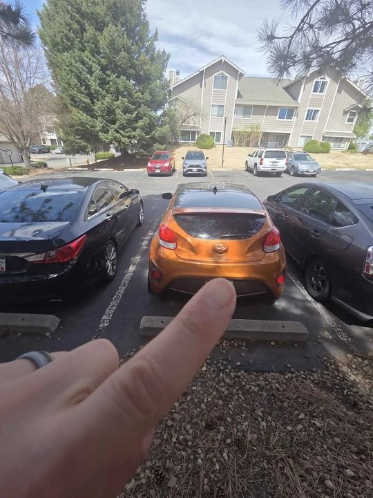 2016 Hyundai Veloster - Image 2 of 4