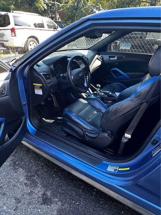 2016 Hyundai Veloster - Image 10 of 14