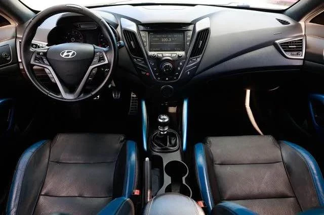 2016 Hyundai Veloster - Image 2 of 2