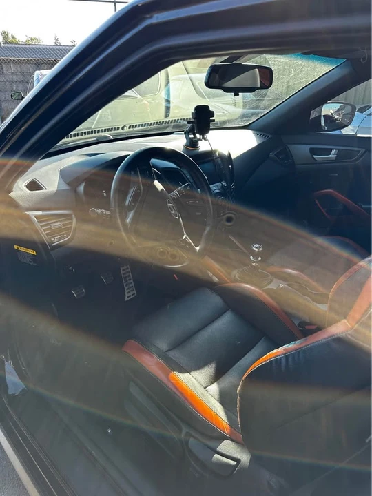 2016 Hyundai Veloster - Image 2 of 19