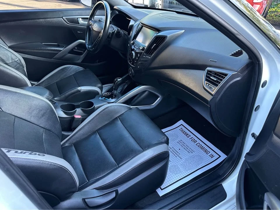 2016 Hyundai Veloster - Image 8 of 9