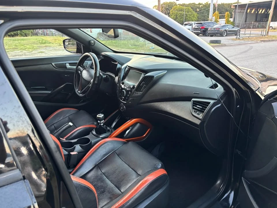 2016 Hyundai Veloster - Image 10 of 11