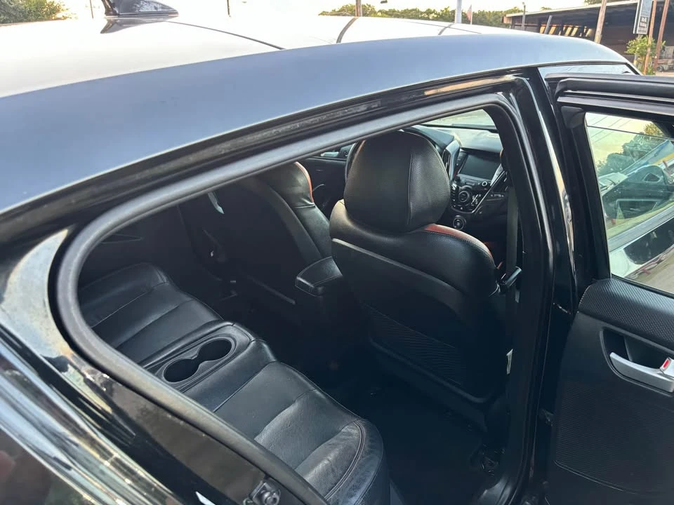 2016 Hyundai Veloster - Image 6 of 11
