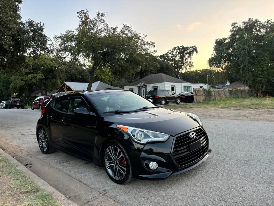 2016 Hyundai Veloster - Image 2 of 11