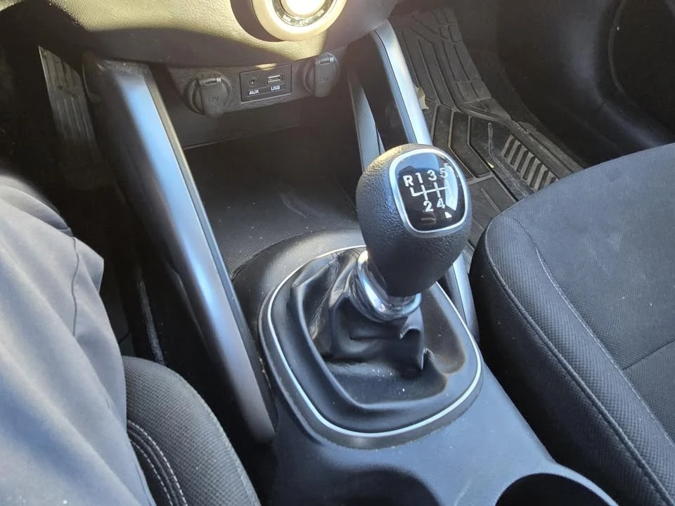 2016 Hyundai Veloster - Image 15 of 19