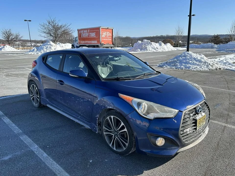 2016 Hyundai Veloster - Image 2 of 10
