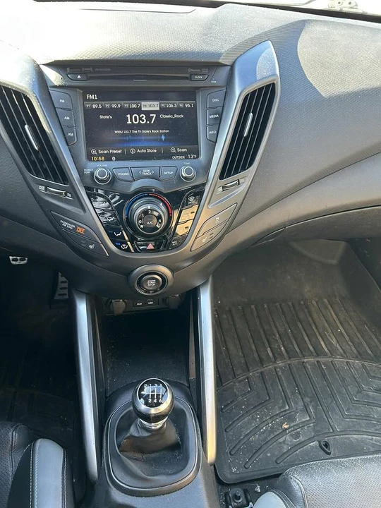 2016 Hyundai Veloster - Image 9 of 10