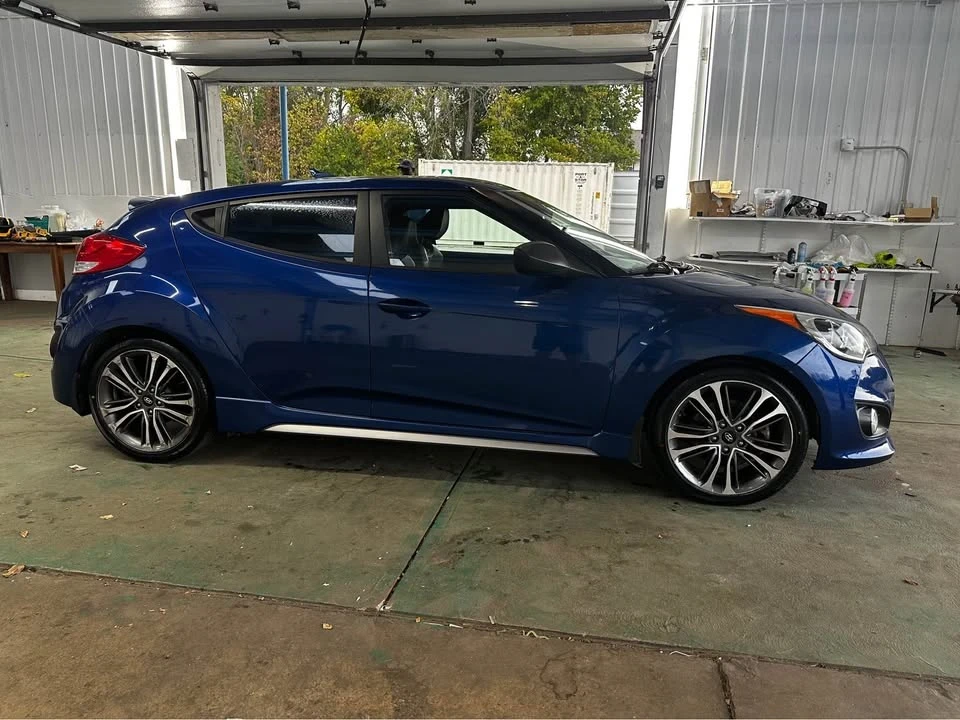 2016 Hyundai Veloster - Image 2 of 20