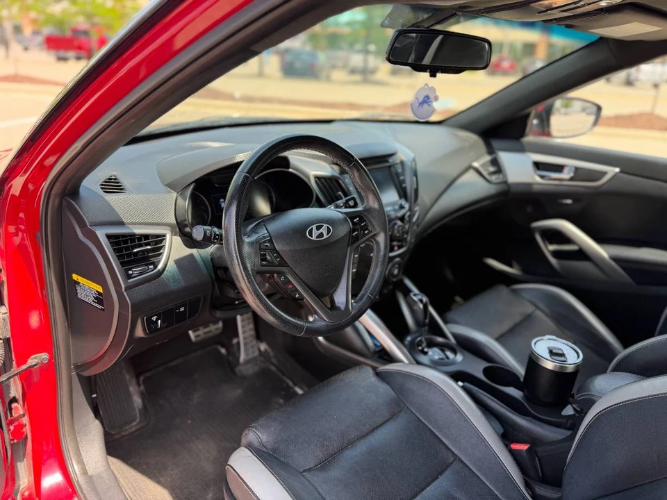 2016 Hyundai Veloster - Image 15 of 20