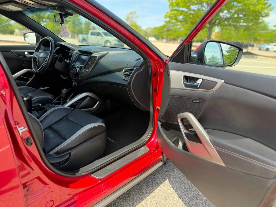 2016 Hyundai Veloster - Image 9 of 20