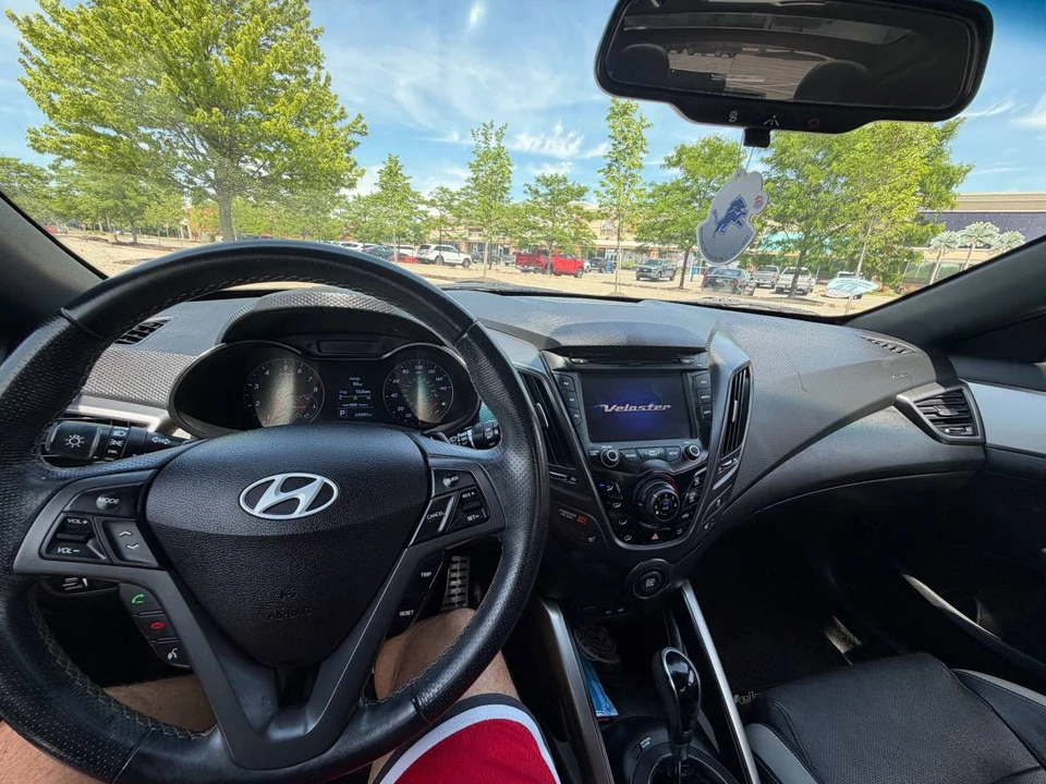 2016 Hyundai Veloster - Image 17 of 20