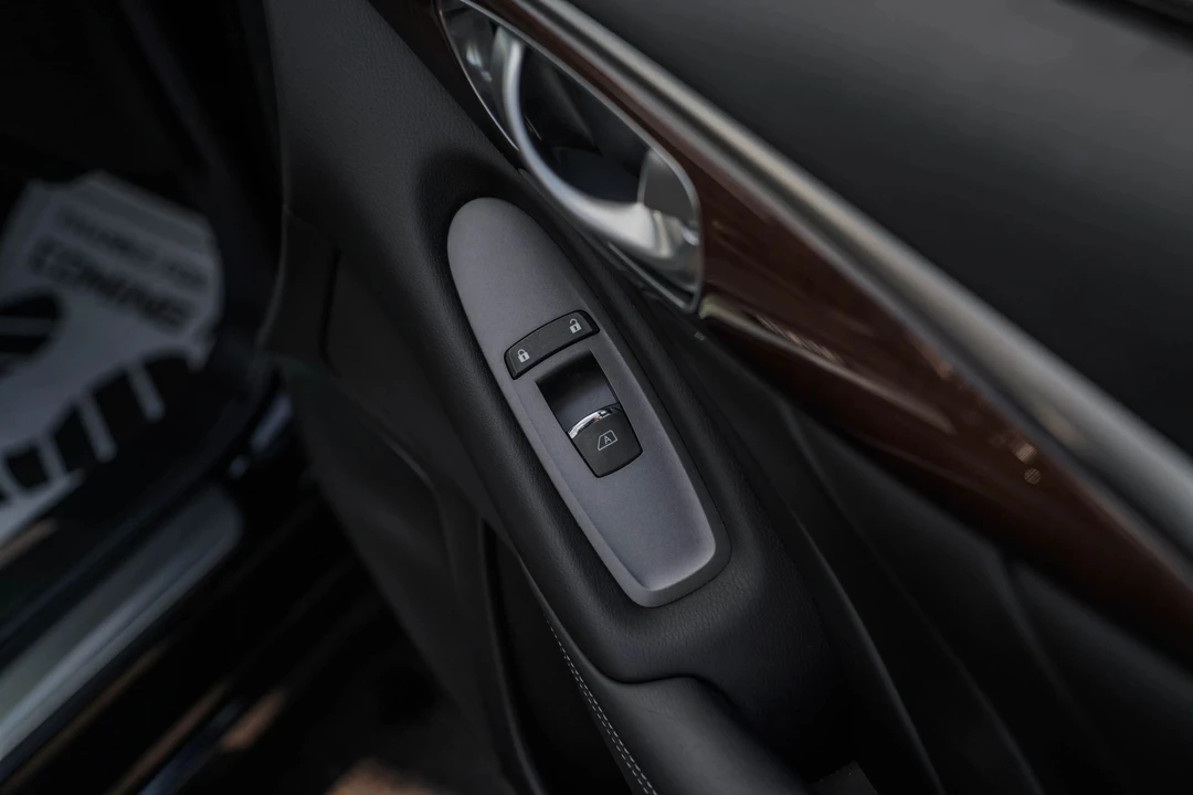 2016 Infiniti Q50 - Image 25 of 31