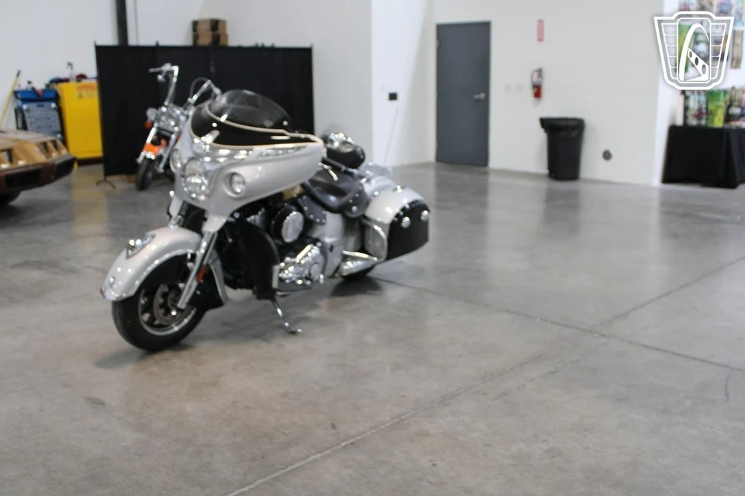 2016 Indian - Image 4 of 12