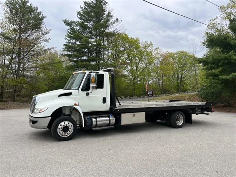 2016 International 4300 - Image 2 of 17
