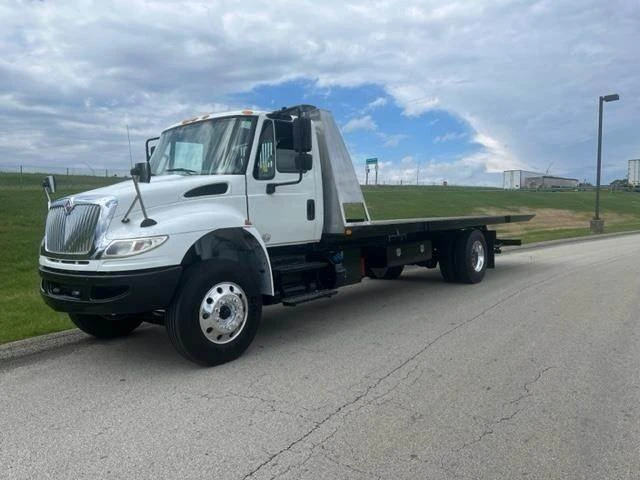 2016 International 4300 - Image 3 of 3